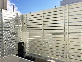 YKKAPのフェンス・柵 シンプレオフェンスSY1型 横スリット 2段支柱 ブロック建て用（パネル2段） 施工例