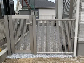 YKKAPのフェンス・柵 シンプレオフェンス2型 縦格子 自由柱タイプ 施工例