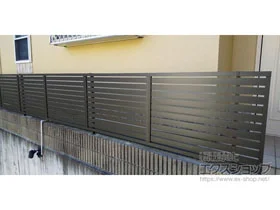 LIXIL(リクシル)のフェンス・柵 フェンスAB YS2型 横スリット2 フリーポールタイプ 施工例