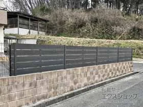 グローベンのフェンス・柵 プラドフェンス ジョイントあり仕様 板5段 　隙間10mm 施工例