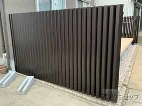 三協アルミのフェンス・柵 エルファード片面 5型 角度板格子 高尺タイプ 施工例