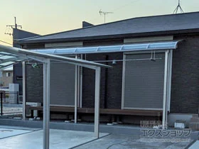 YKKAPのテラス屋根 ソラリア R型 テラスタイプ 連棟 積雪〜20cm対応 施工例