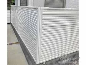 YKKAPのフェンス・柵 シンプレオフェンス13型 ルーバー 自由柱施工 施工例