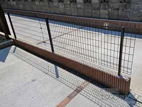積水樹脂(セキスイ)のフェンス メッシュフェンス G10-R　　自由柱 施工例