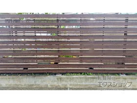 タカショーのフェンス・柵 エバーアートウッド デザインユニット ランダム 施工例
