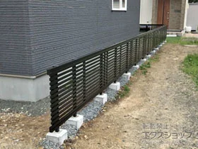 YKKAPのフェンス ルシアスフェンスH09型 横板+細横格子　自由柱施工 施工例