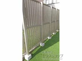 YKKAPのフェンス・柵 シンプレオフェンスST1型 たて半目隠し 2段支柱 自立建て用（パネル2段） 施工例