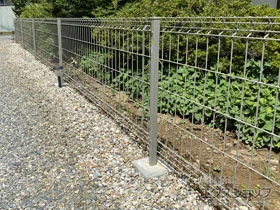 YKKAPのフェンス・柵 イーネットフェンス 3F型 自由柱施工 施工例