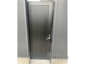 三協アルミの門扉 ニューエクモアハイタイプ 6HM型 片開き 門柱タイプ 施工例