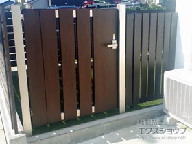 YKKAPの門扉 ルシアス門扉BS01型 たてスリット 片開き 複合カラー 門柱使用 施工例