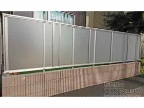 YKKAPのフェンス・柵 シンプレオフェンスP1型 目隠しポリカパネル 施工例