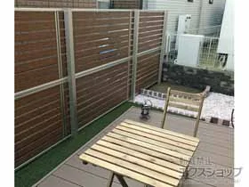 YKKAPのフェンス ルシアスフェンスF04型 横板 木目カラー 2段支柱施工 施工例