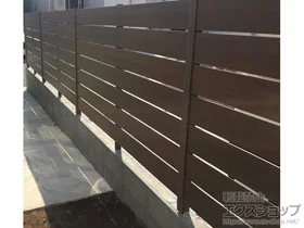 グローベンのフェンス・柵 プラドフェンス ジョイントあり仕様 隙間10mm 板材7段 施工例