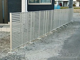 YKKAPのフェンス・柵 シンプレオフェンス3型 横太格子 自由柱施工 施工例