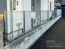 三協アルミのフェンス ユメッシュE型 フリー支柱タイプ 施工例