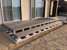 YKKAPのウッドデッキ リウッドデッキ 200＋段床セット 正面・片側面タイプ１段 施工例