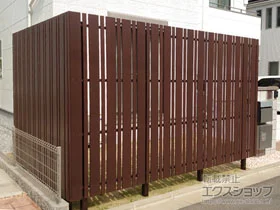 FandFのフェンス・柵 タテイタスタイル 120＋45サイズ（隙間20mm）高尺タイプ リアルウッド 施工例