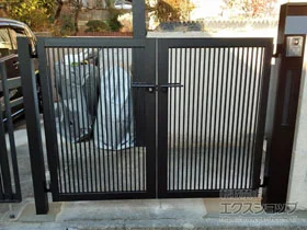 LIXIL(リクシル)の門扉 開き門扉AB TR2型 両開き 柱使用 ※機能門柱取付仕様 施工例