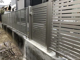 YKKAPのフェンス・柵 シンプレオフェンス3F型 横太格子　自由柱施工 施工例