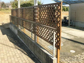 YKKAPのフェンス・柵 スタンダードフェンス2型 2段支柱 自由柱施工 施工例