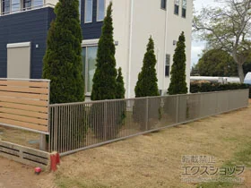 YKKAPのフェンス・柵 シンプレオフェンス１０型 縦細格子 自由柱施工 施工例