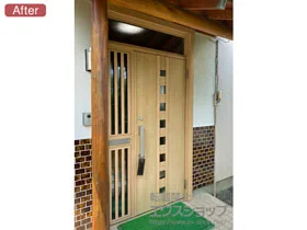 LIXIL リクシル(トステム)の玄関ドア リシェント玄関ドア3 断熱K4仕様 片袖飾り仕様(ランマ付)R M28型 ※手動仕様 施工例