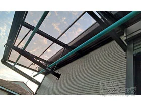 LIXIL(リクシル)のバルコニー屋根 スピーネ F型 ルーフタイプ 連棟 積雪〜20cm対応 施工例