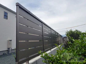 LIXIL(リクシル)のフェンス・柵 フェンスAB YS3型 横スリット3 フリーポールタイプ 施工例
