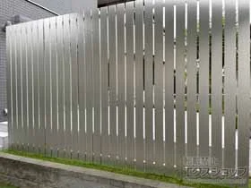 YKKAPのフェンス・柵 リレーリア フェンス4N型 間仕切柱施工 施工例