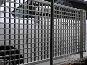 YKKAPのフェンス・柵 シンプレオフェンス7型 井桁格子　自由柱施工 施工例