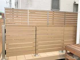 YKKAPのフェンス・柵 ルシアスフェンスF04型 横半目隠し 複合カラー 2段支柱 自立建て用（パネル2段） 施工例