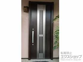 LIXIL(リクシル)の玄関ドア リシェント玄関ドア3 断熱K4仕様 片開き仕様(ランマ無)R M84型+下枠巾木（小）／下枠フラット材／アルミ枠用ネジセット 施工例