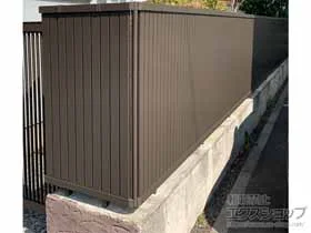 LIXIL(リクシル)のフェンス・柵 フェンスAB TM1型 縦目隠し　フリーポールタイプ 施工例