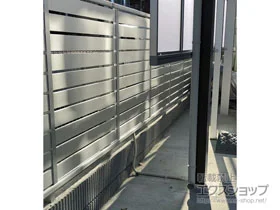 YKKAPのフェンス・柵 シンプレオフェンスSY1F型 横スリット 自由柱タイプ 施工例