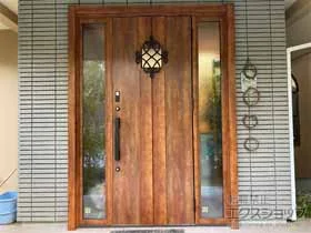 LIXIL リクシル(トステム)の玄関ドア リシェント玄関ドア3 断熱K2仕様 両袖仕様(ランマ無)R D77型 ※カザスプラス仕様 施工例
