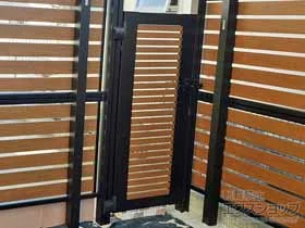 YKKAPの門扉 ルシアス門扉S04型 横格子 片開き 複合カラー 門柱仕様 施工例