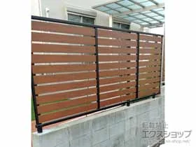 YKKAPのフェンス・柵 ルシアスフェンスF04型 横板 木目カラー・自由柱施工 施工例