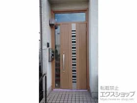 LIXIL リクシル(トステム)の玄関ドア ) リシェント玄関ドア3 断熱K4仕様 片袖仕様(ランマ付)R G82型 ※手動仕様 施工例
