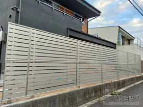 YKKAPのフェンス・柵 シンプレオフェンスSY1F型 横半目隠し 2段支柱 自立建て用（パネル2段） 施工例