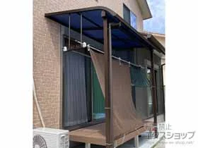 YKKAPのテラス屋根 ソラリア R型 テラスタイプ 単体 積雪〜20cm対応＋吊り下げ式物干し 施工例