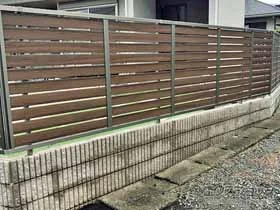 LIXIL(リクシル)のフェンス・柵 モクハイフェンス フリーポールタイプ 施工例