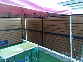 YKKAPのフェンス・柵 ルシアスフェンスF02型 横目隠し 木調カラー2段支柱 ブロック建て用 施工例