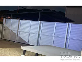 YKKAPのフェンス シンプレオフェンス5F型 横目隠し 2段支柱 自立建て用 施工例