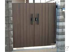 YKKAPの門扉 ルシアス門扉W05型 リブモール(鋲なし) 両開き 木調カラー 施工例