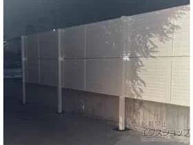 YKKAPのフェンス ミエーネフェンス 目隠しルーバータイプ 2段支柱 自立建て用（パネル2段） 施工例
