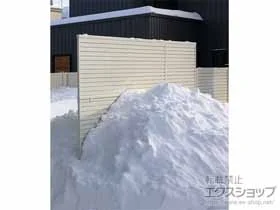 YKKAPのフェンス シンプレオフェンス5F型 横目隠し 2段支柱 自立建て用 施工例