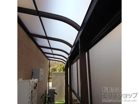 YKKAPのテラス屋根 ソラリア R型 テラスタイプ 連棟 積雪〜20cm対応+前面パネル 施工例