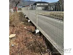LIXIL(リクシル)のフェンス・柵 ハイグリッドフェンスUF8型　フリーポールタイプ 施工例
