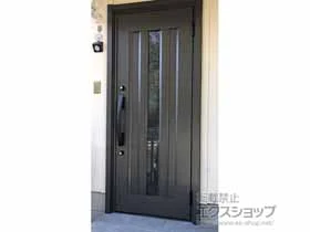 LIXIL リクシル(トステム)の玄関ドア リシェント玄関ドア3 アルミ仕様 片開き仕様(ランマ無)外観右吊元 C12N型 ※手動仕様 施工例