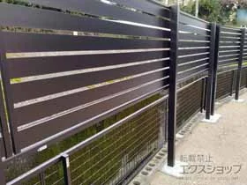 YKKAPのフェンス・柵 シンプレオフェンスSY1F型 横半目隠し 上段のみ設置 自立建て用 施工例